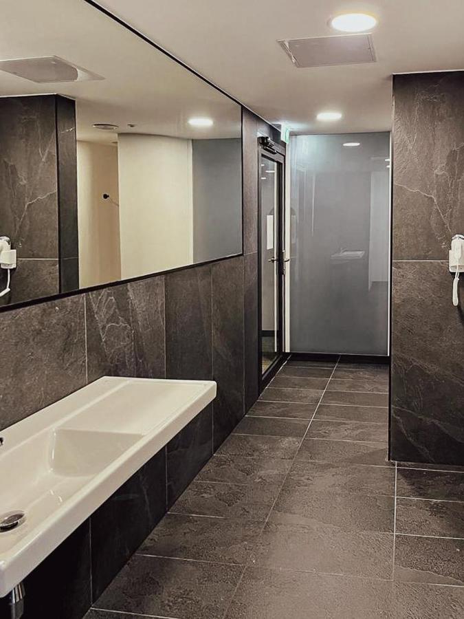 Westin House 130 Apartment *