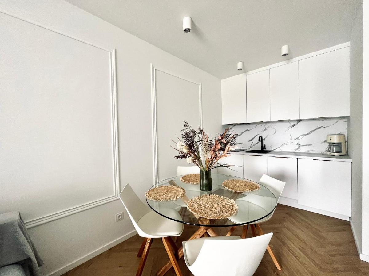 Westin House 130 Apartment *